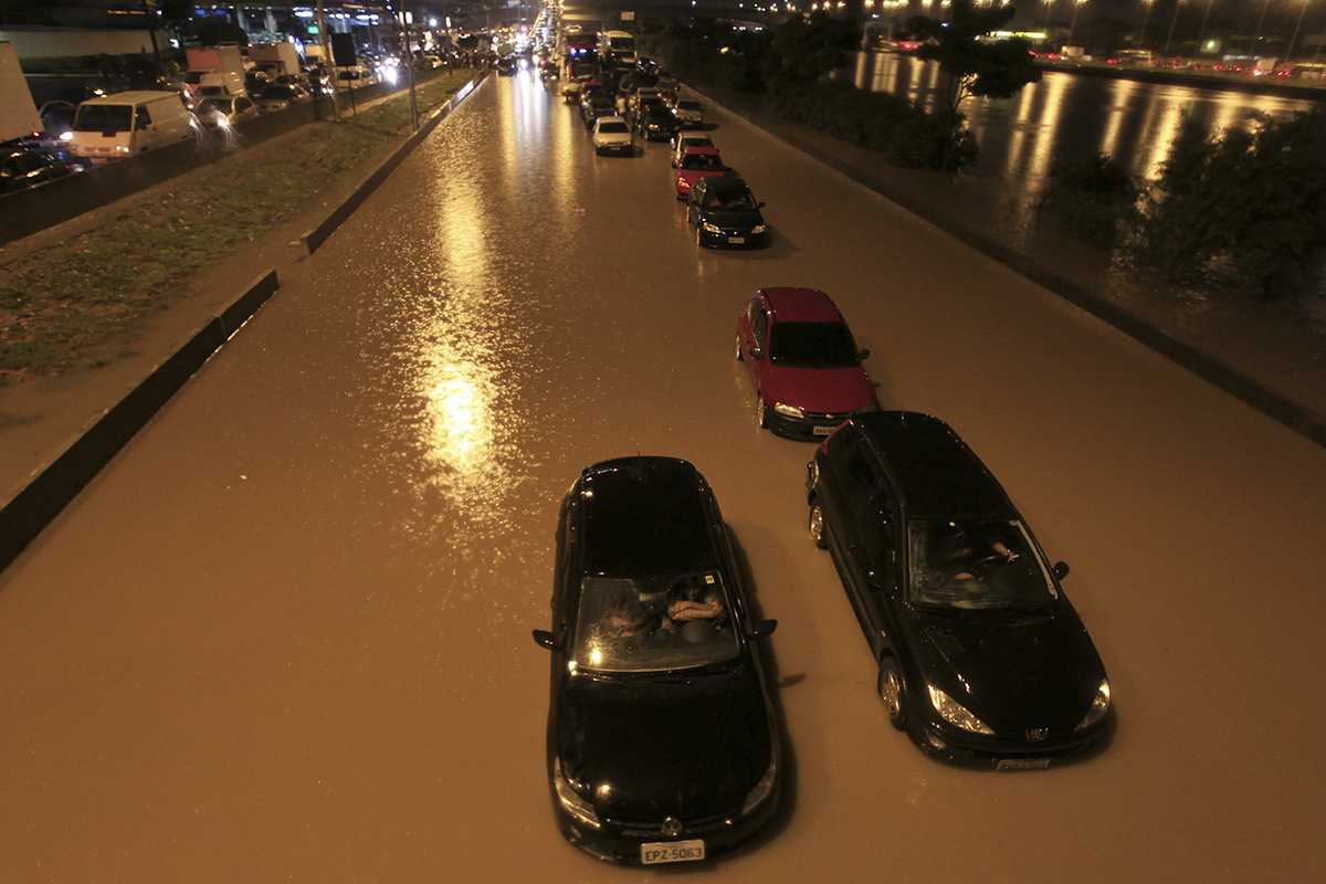 Como funciona o seguro para carro em inundação ou enchente